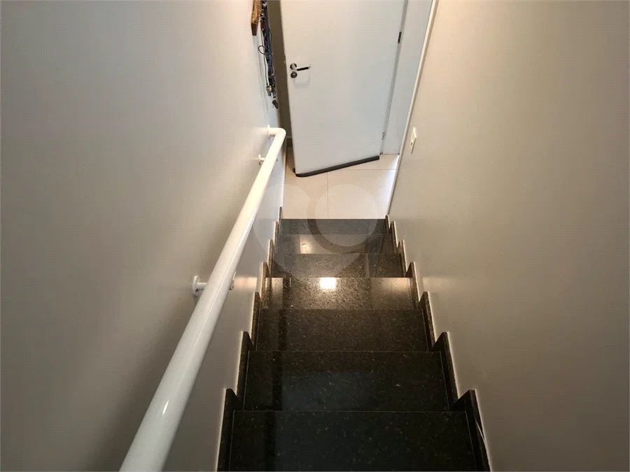 Casa à venda com 3 quartos, sendo 1 suíte, no condomínio Vila Arnoni, São Paulo - SP
