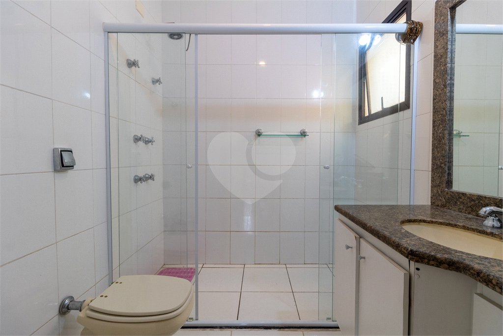 Casa à venda com 4 quartos, sendo 2 suítes,  no condomínio Vila das Flores, São Paulo - SP