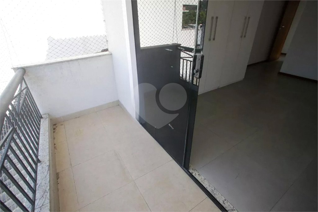 Casa à venda com 4 quartos, sendo 3 suítes, no condomínio Lícia de Alvarenga, Rio de Janeiro - RJ