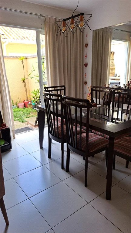 Casa à venda com 3 quartos, sendo 1 suíte, no condomínio Moradas do Horto, São Paulo - SP
