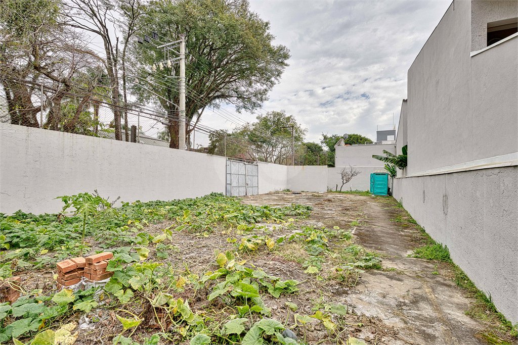 Sobrado à venda com 3 quartos, sendo 1 suíte, em Alto da Boa Vista, São Paulo, SP