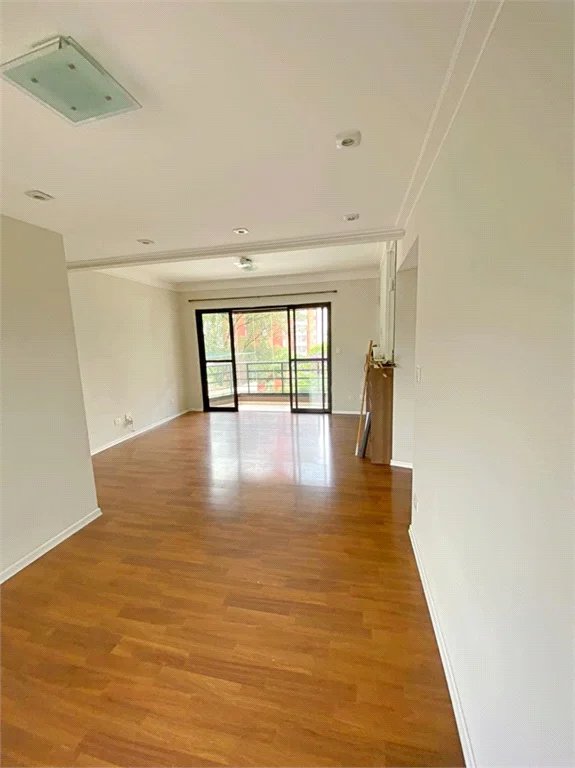 Apartamento à venda com 3 quartos, sendo 1 suíte,  em Vila Andrade, São Paulo, SP