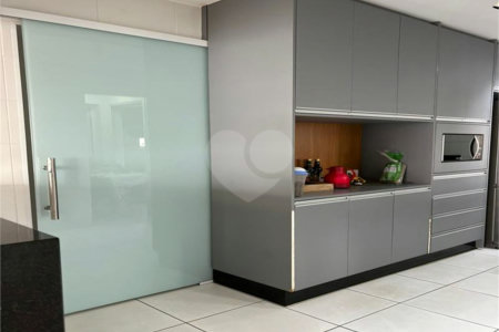 Apartamento à venda com 3 suítes em Jardim Caboré, São Paulo, SP