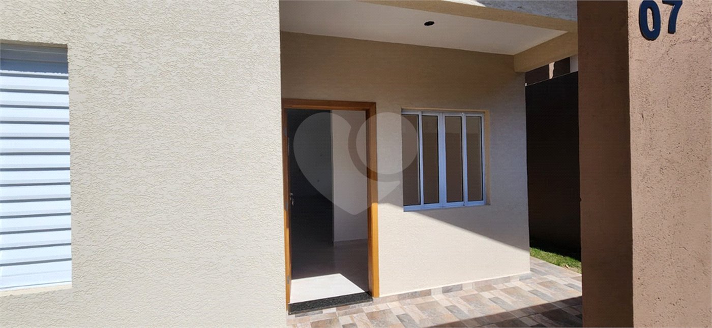 Casa à venda com 2 suítes no condomínio Vilagio, Atibaia - SP