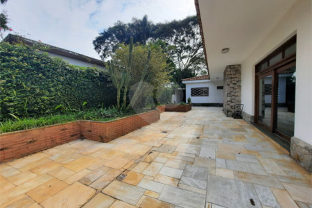 Casa Térrea à venda com 3 suítes em Interlagos, São Paulo, SP