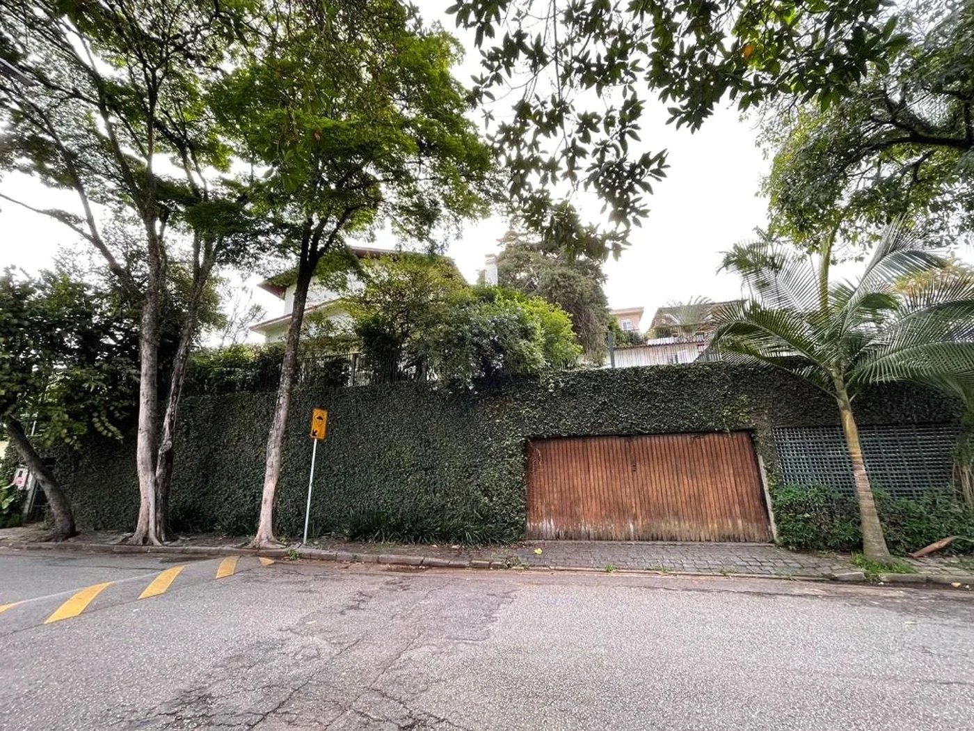 Sobrado à venda com 4 quartos, sendo 1 suíte, em Vila Inah, São Paulo, SP