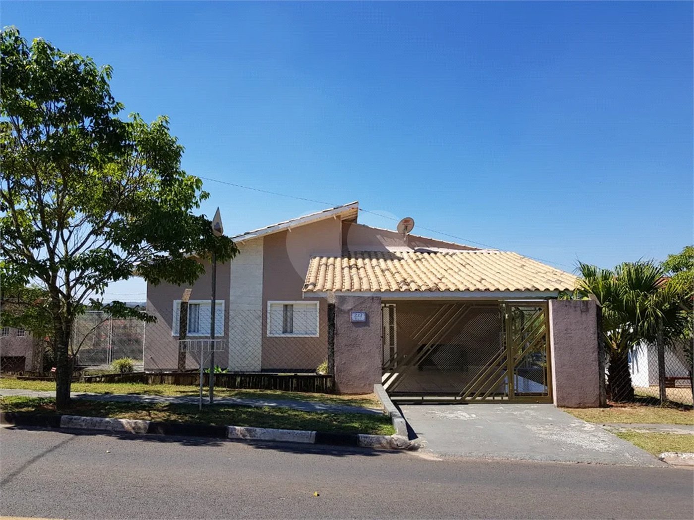 Chácara à venda com 4 quartos, sendo 3 suítes, em Monterrey, Louveira, SP