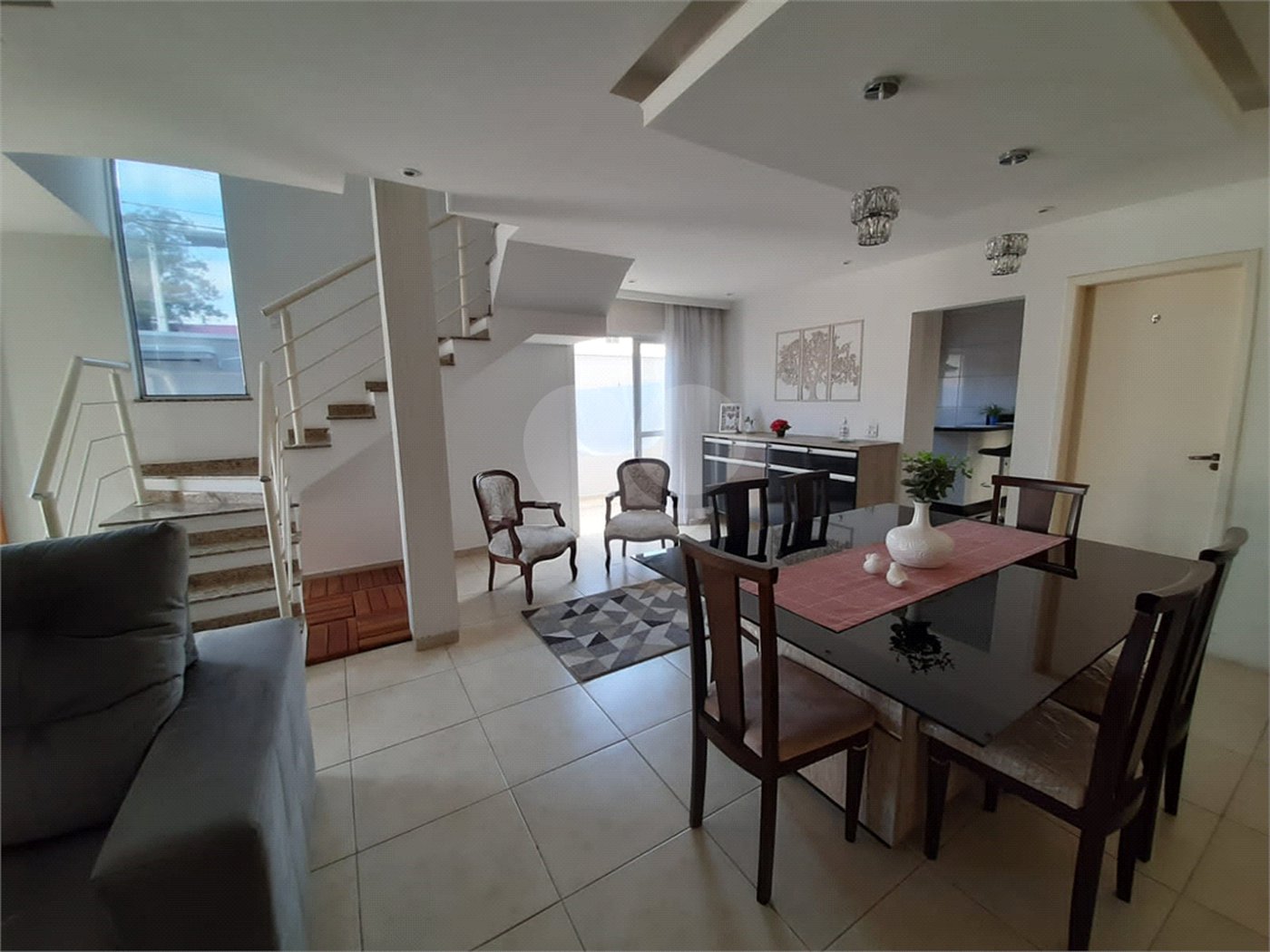 Sobrado à venda com 3 quartos, sendo 1 suíte, em Vila Suissa, Mogi das Cruzes, SP