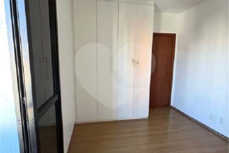 Apartamento à venda com 3 quartos, sendo 2 suítes, em Moema, São Paulo, SP
