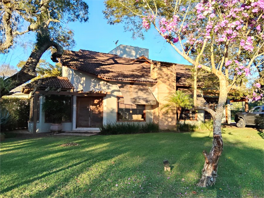 Casa à venda com 7 quartos, sendo 4 suítes, no condomínio Riviera de Santa Cristina XIII, Paranapanema - SP