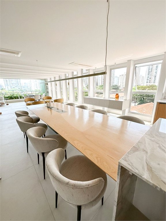 Apartamento à venda com 4 suítes em Vila Cordeiro, São Paulo, SP
