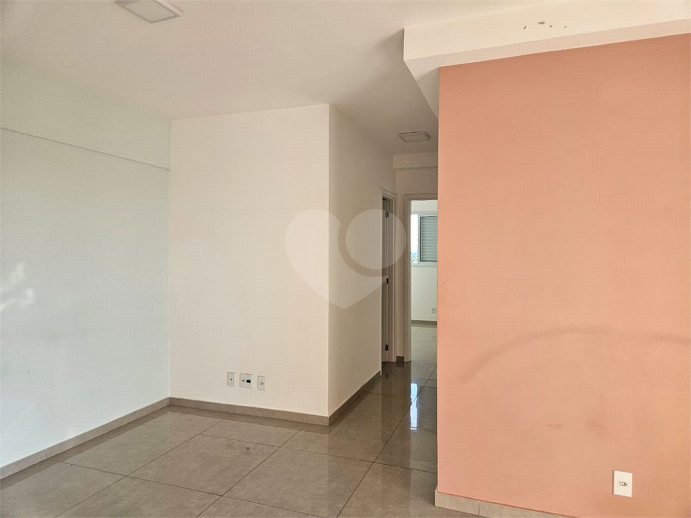Apartamento à venda com 3 quartos, sendo 1 suíte, no Centro, Poá, SP