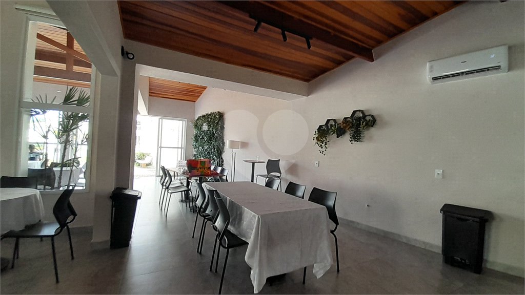 Casa à venda com 3 quartos, sendo 1 suíte, no condomínio Residencial Jardins, São Bernardo do Campo - SP