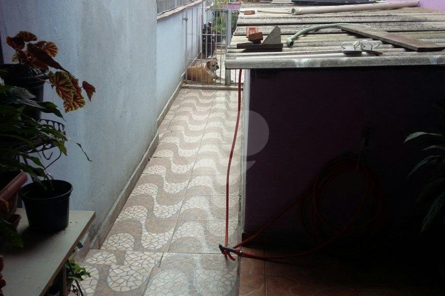 Sobrado à venda com 3 quartos em Parque Peruche, São Paulo, SP