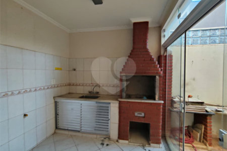 Casa à venda com 3 quartos, sendo 1 suíte,  no Centro, Itapetininga, SP