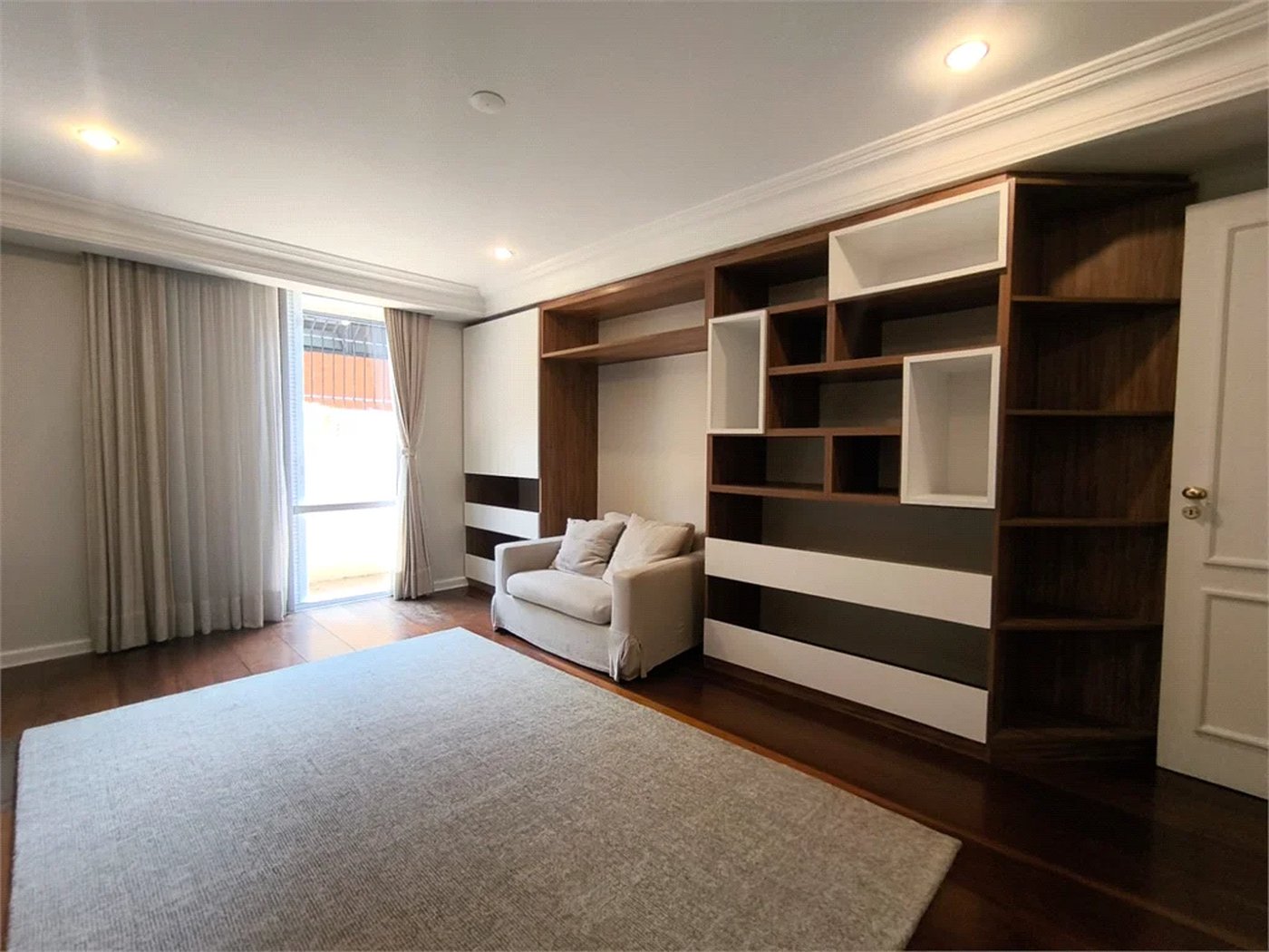 Casa à venda com 5 quartos, sendo 4 suítes, em Cidade Jardim, São Paulo, SP