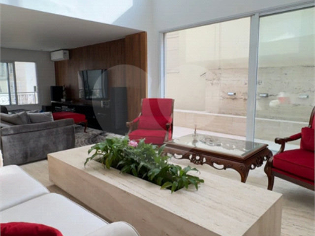 Casa à venda com 4 suítes no condomínio Villaggio Houda, São Paulo - SP