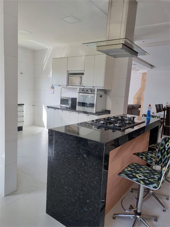 Casa à venda com 4 quartos, sendo 1 suíte, no condomínio Clube Florada Suzano, Suzano - SP
