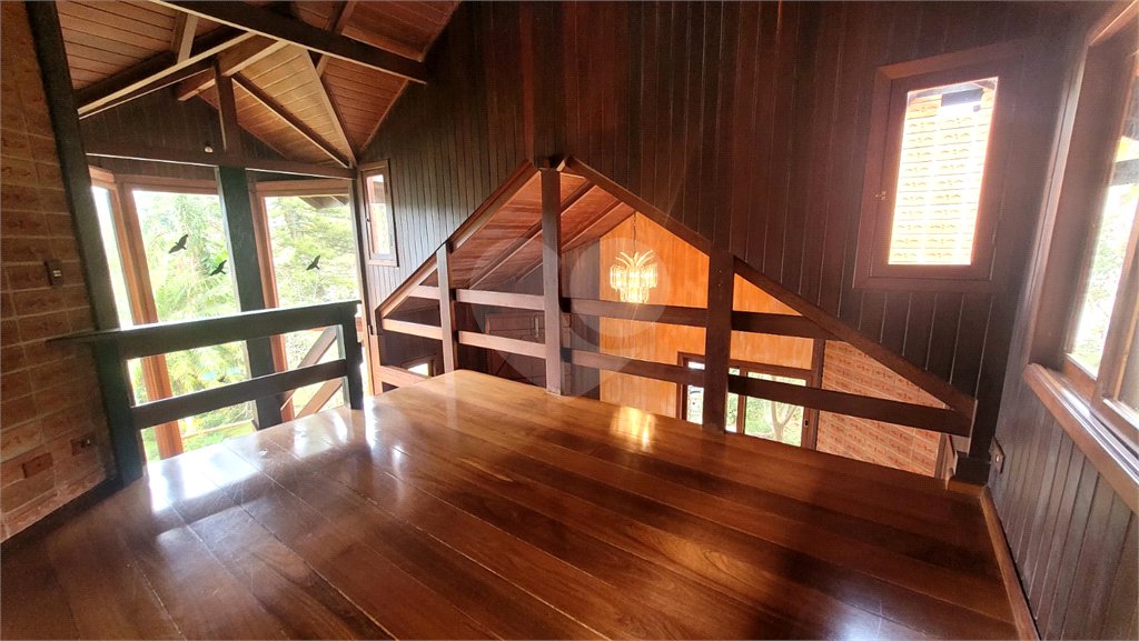 Casa à venda ou para alugar com 3 quartos, sendo 1 suíte, no condomínio Associação Reserva das Hortênsias, Mairiporã - SP