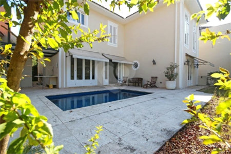 Casa à venda ou para alugar com 4 suítes em Jardim Panorama, São Paulo, SP