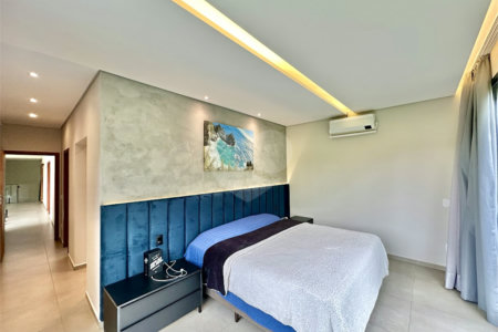 Casa à venda com 3 suítes no condomínio Reserva Santa Maria, Jandira - SP