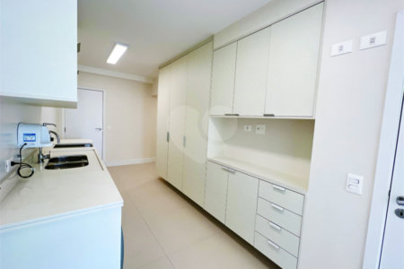 Apartamento à venda com 3 suítes em Vila Romana, São Paulo, SP