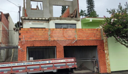 Sobrado à venda com 4 quartos, sendo 2 suítes, em Tremembé, São Paulo, SP
