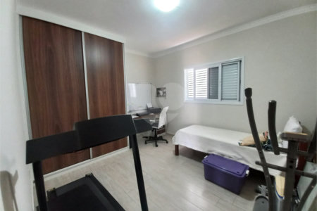 Casa à venda com 3 quartos, sendo 1 suíte, no condomínio São Domingos, Valinhos - SP