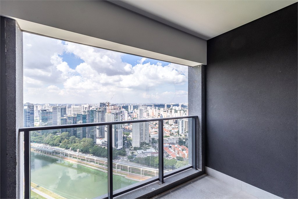 Apartamento à venda ou para alugar com 4 quartos, sendo 3 suítes, em Jardim Morumbi, São Paulo, SP