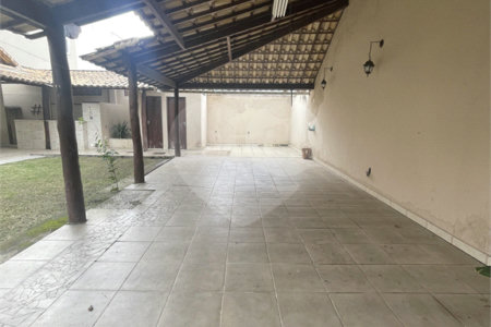 Casa à venda com 5 quartos, sendo 3 suítes, no condomínio Recanto das Palmeiras, Rio de Janeiro - RJ