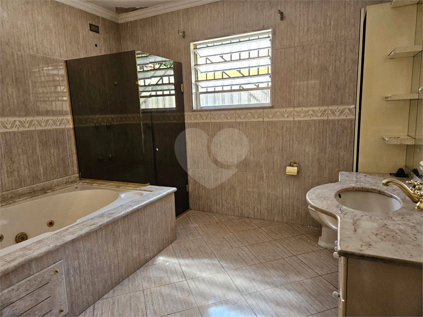 Casa à venda com 3 quartos, sendo 1 suíte,  em Água Branca, São Paulo, SP