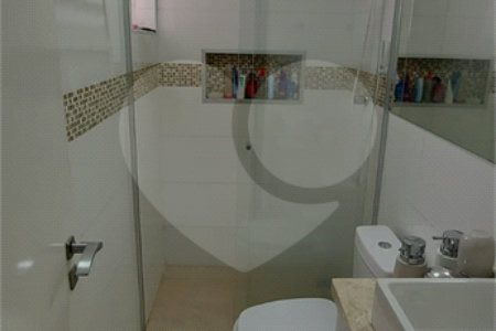 Casa à venda com 3 quartos, sendo 1 suíte, no condomínio Ville Resedá, São Paulo - SP