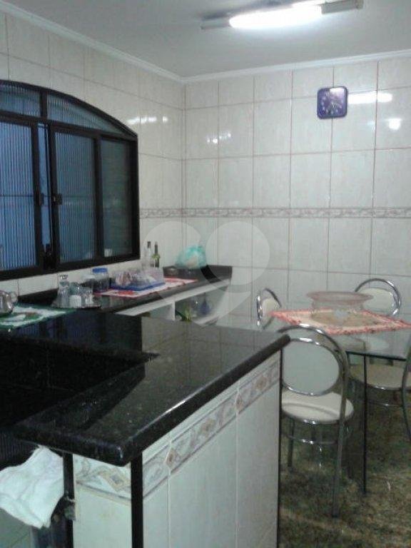 Sobrado à venda com 3 suítes em Vila Nivi, São Paulo, SP