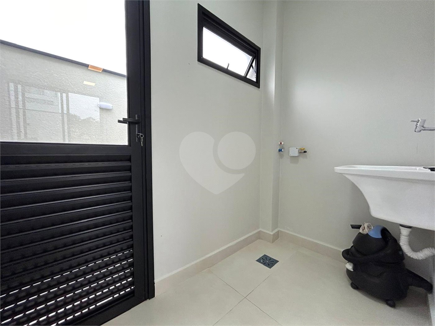 Casa à venda com 3 suítes no condomínio Helena Maria, Sorocaba - SP