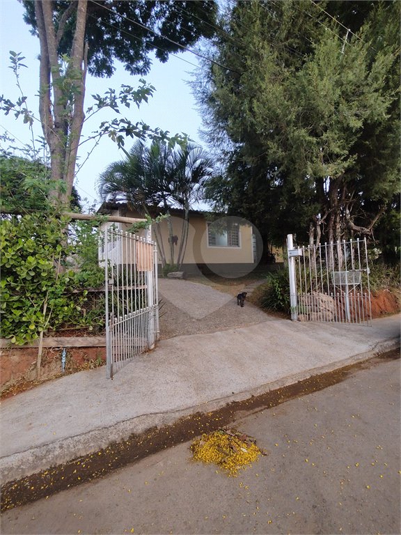 Chácara à venda com 4 quartos, sendo 1 suíte, em Vila Santa Helena, Atibaia, SP