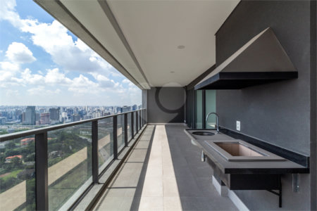 Apartamento à venda ou para alugar com 4 quartos, sendo 3 suítes, em Jardim Morumbi, São Paulo, SP