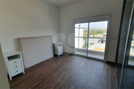 Casa à venda com 3 quartos, sendo 1 suíte, no condomínio Figueira Garden, Atibaia - SP