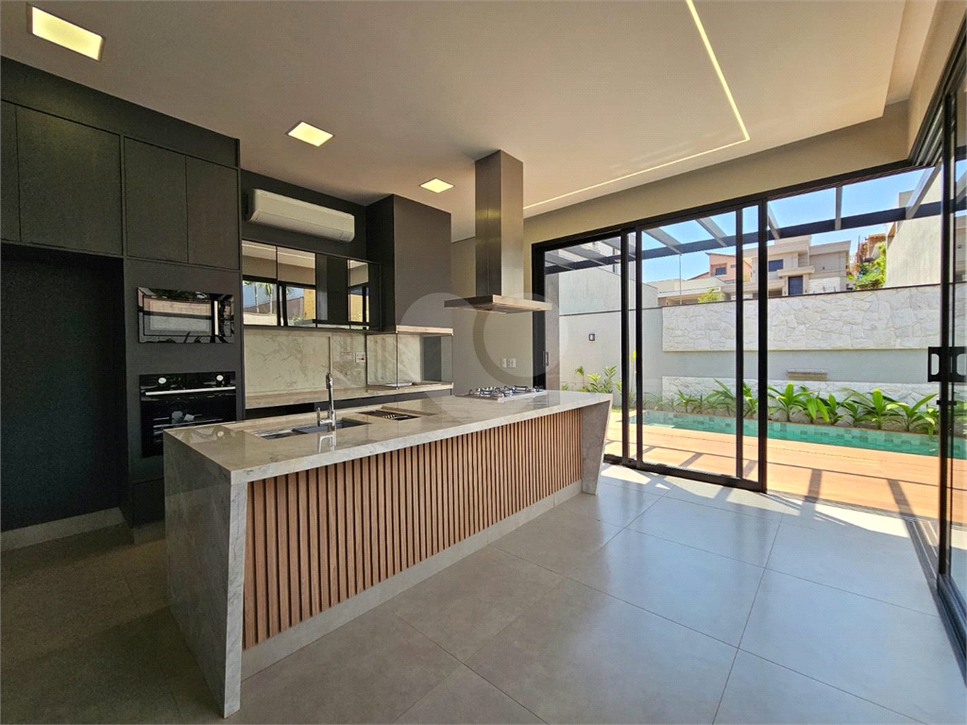 Casa à venda com 4 suítes no condomínio Residencial Terras de Siena, Ribeirão Preto - SP