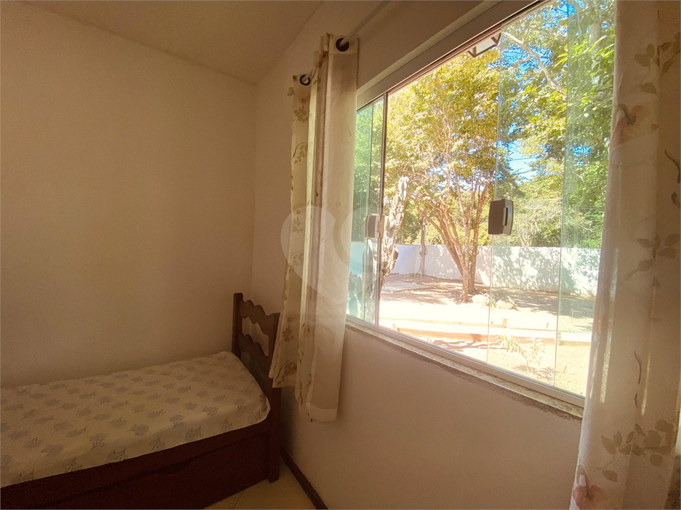 Casa em condomínio para alugar com 2 quartos, sendo 1 suíte, em Caravelas, Armação dos Búzios, RJ