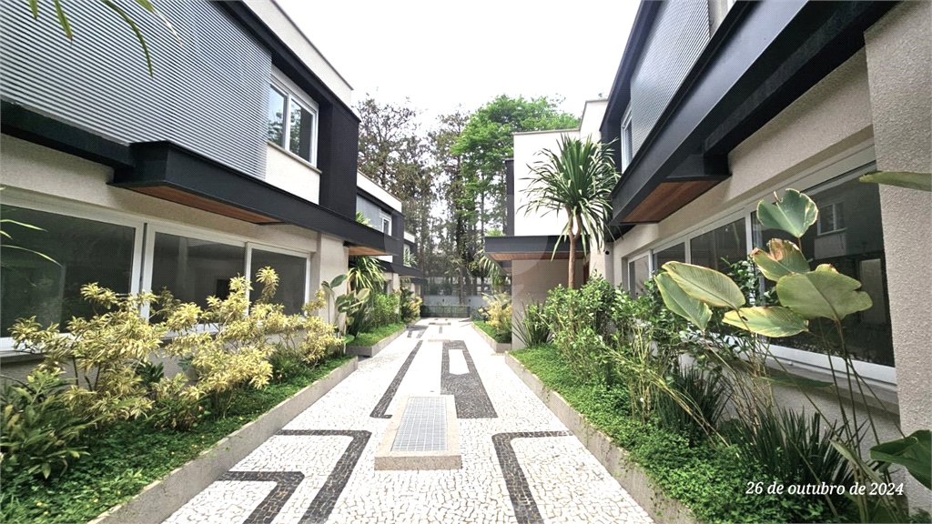 Casa à venda com 4 suítes no condomínio Vila Arese, São Paulo - SP