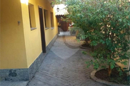 Casa à venda com 4 quartos, sendo 1 suíte,  em Vila Suissa, Mogi das Cruzes, SP