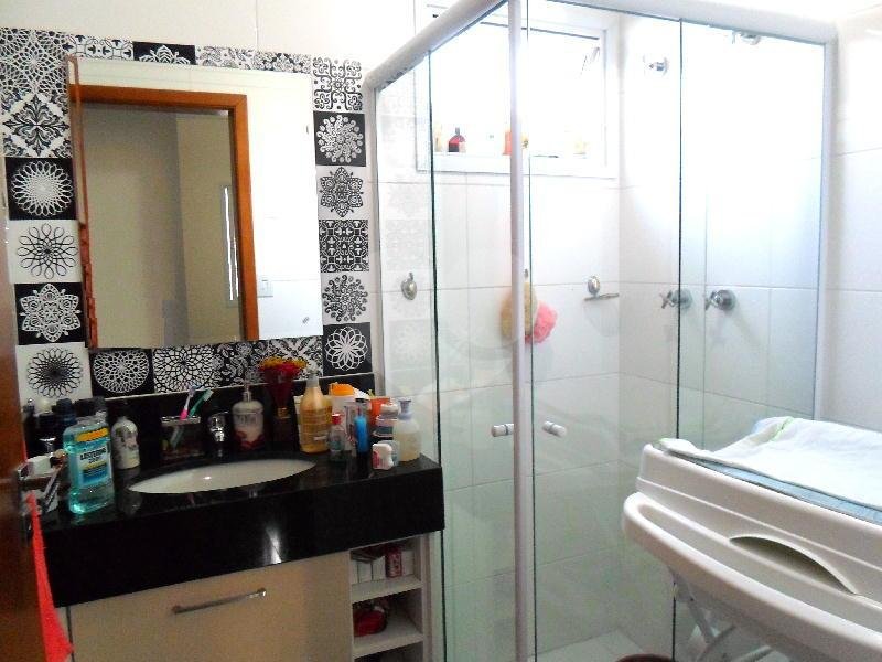 Casa à venda com 3 quartos, sendo 1 suíte,  no condomínio Fernandes, São Paulo - SP