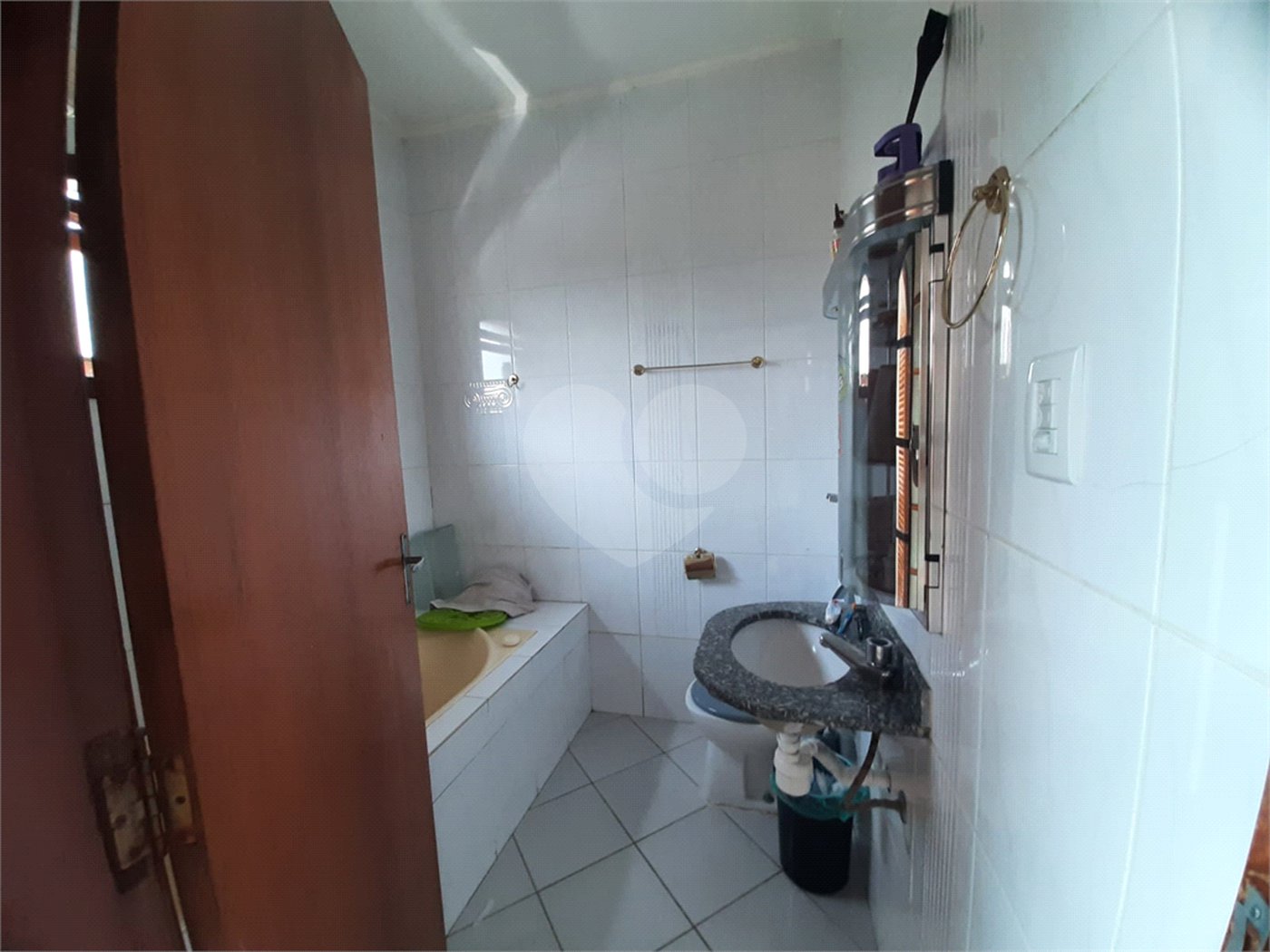 Casa à venda com 3 quartos, sendo 1 suíte, no condomínio Cantareira Park, São Paulo - SP