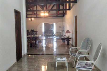 Casa à venda com 4 quartos, sendo 3 suítes,  em Vila Áurea, Poá, SP