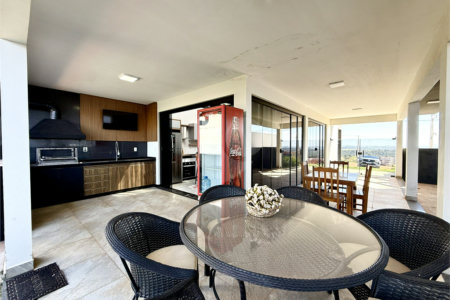 Casa à venda com 3 quartos, sendo 1 suíte,  em Terras de Santa Cristina XIII Setor Marina, Paranapanema, SP