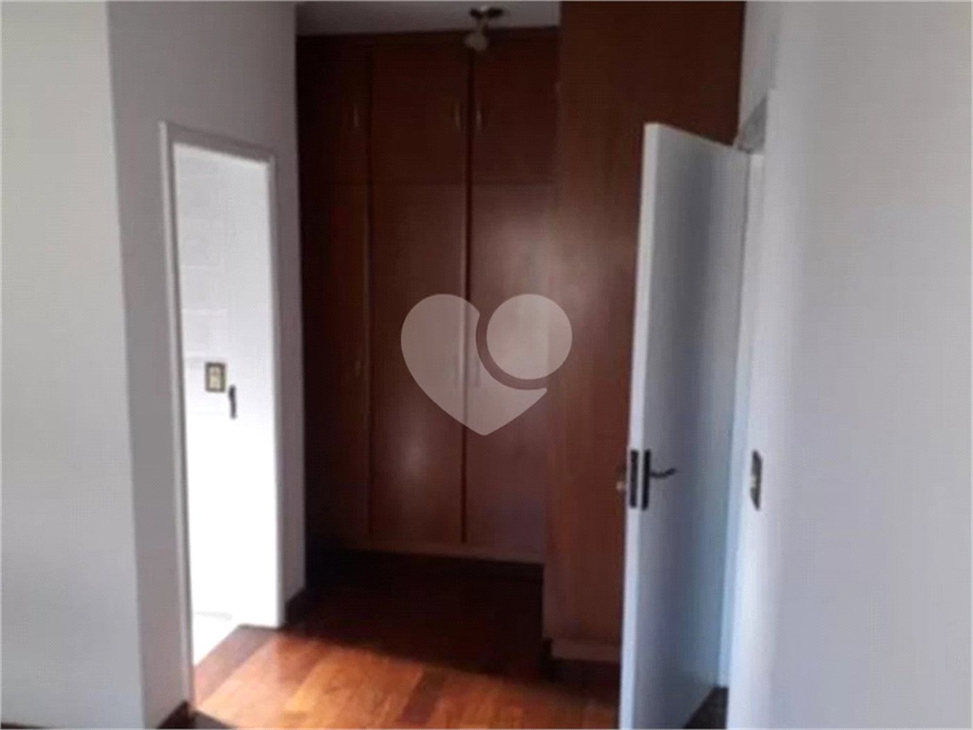 Casa à venda com 4 suítes no condomínio Suíça da Cantareira, Mairiporã - SP