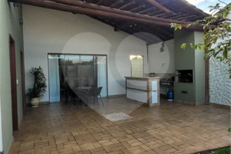 Casa Exclusiva com Pé-Direito Alto e Área Gourmet no Jardim Paraíso