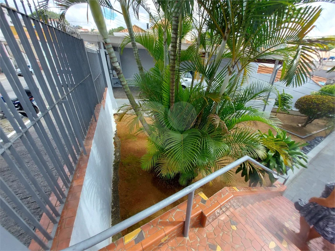 CASA TÉRREA À VENDA NA MOOCA - COM PORTEIRA FECHADA.