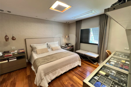 Apartamento à venda com 4 quartos, sendo 3 suítes, em Itaim Bibi, São Paulo, SP