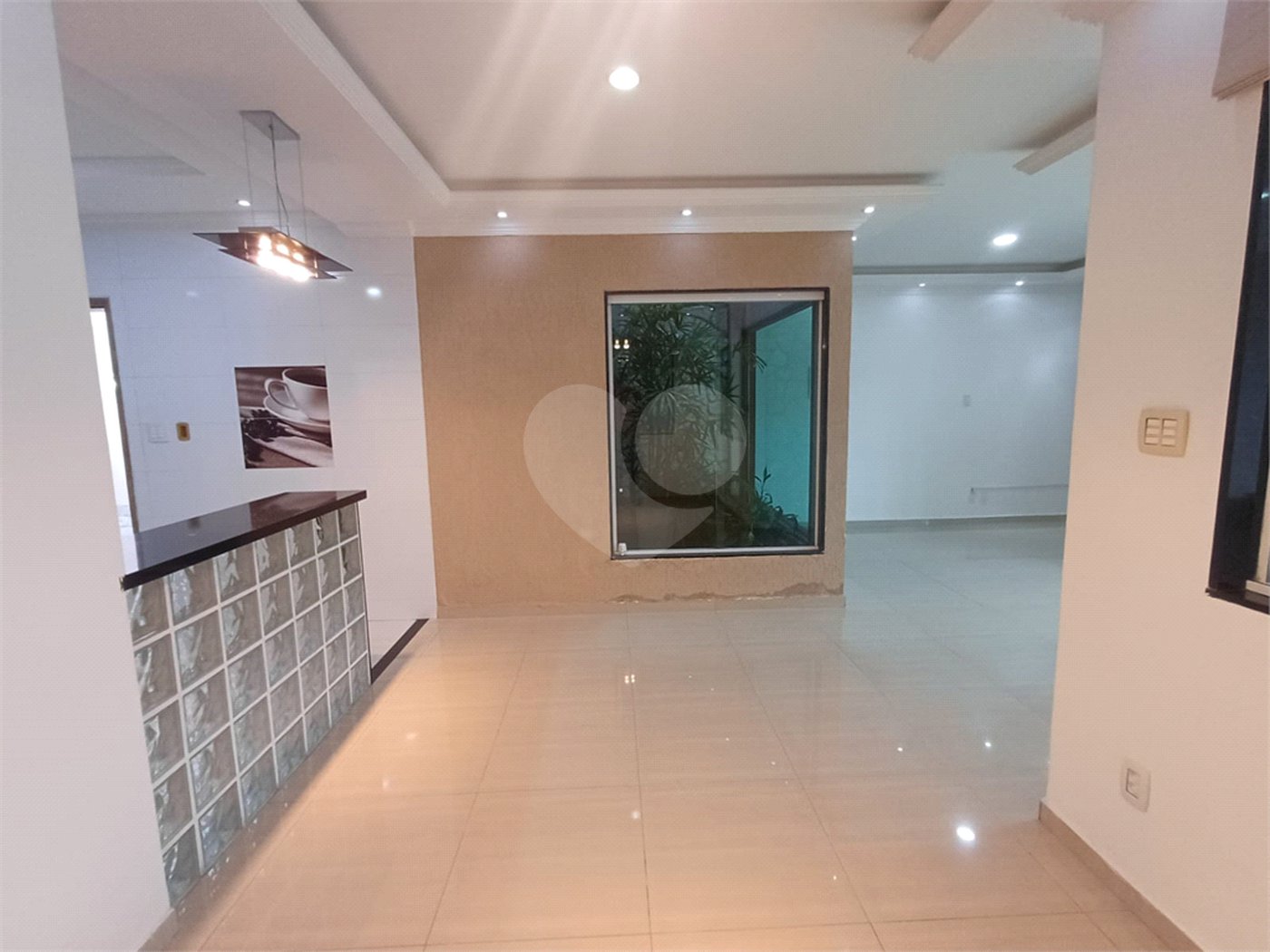 Casa à venda com 3 quartos, sendo 2 suítes, no condomínio Village da Posse, Rio de Janeiro - RJ
